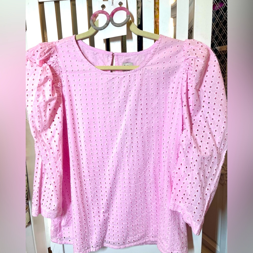 Pink eyelet top 3/4 sleeve,